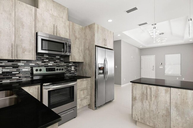 Photo - 701 Cathedral Hl Apartments Unit 3