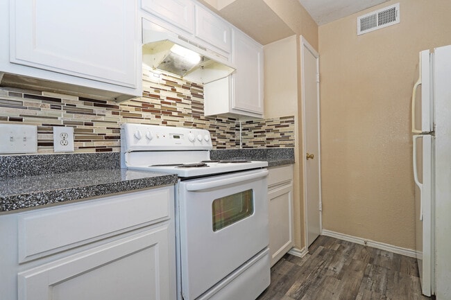 Photo - 2701 Green Oaks Rd