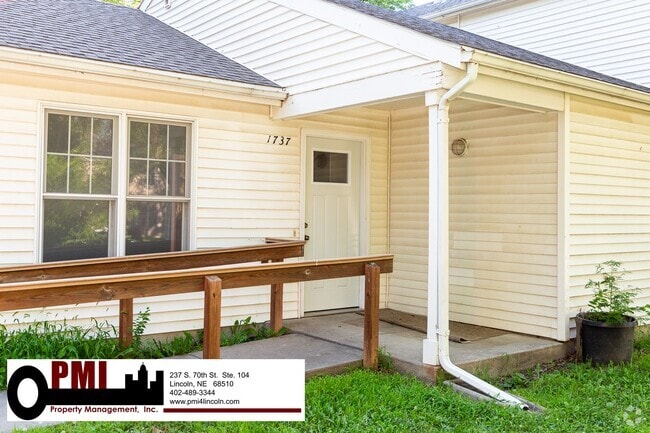 Building Photo - 2 Bedroom and 1 Bathroom Duplex Available ... Rental