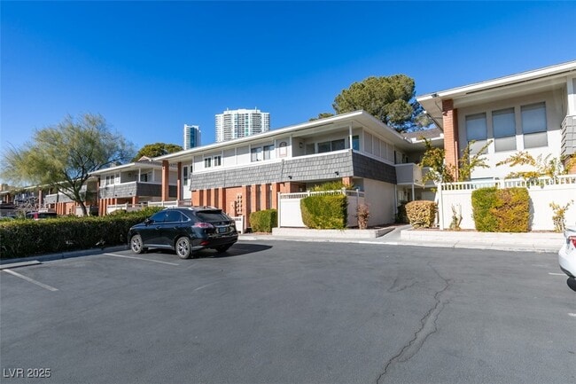 Photo - 668 Oakmont Ave Condo Unit 1715