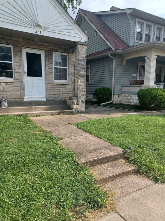 Building Photo - 226 E Maple St Unit 226 E Maple street #2 RE Rental