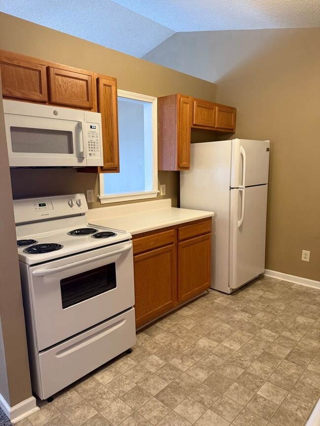 Photo - 3 Bedroom off W Friendly Ave!