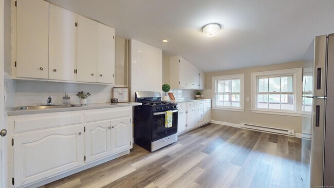 Photo - 24 Madison St