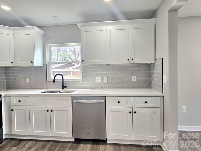 Photo - 2900 Enfield Rd