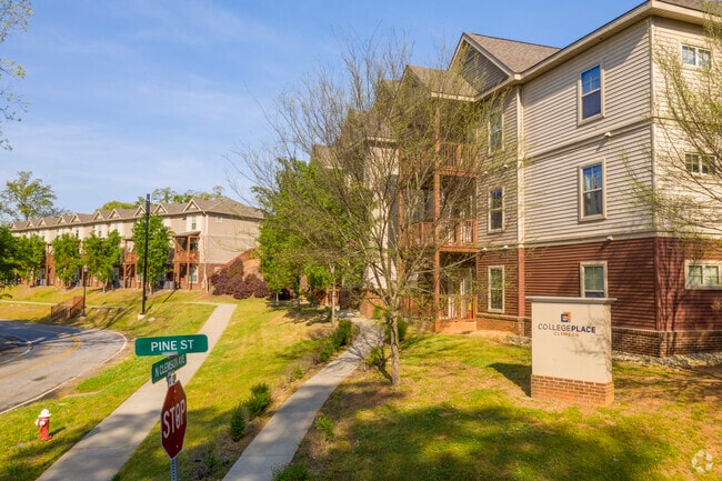 Photo - Pineherst Student Apartments