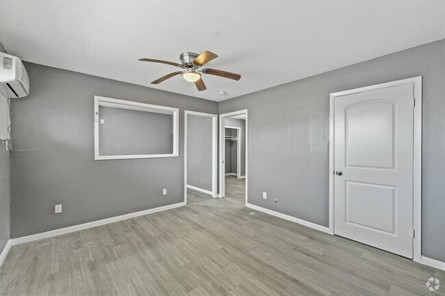 Building Photo - 1902A 11th St Unit C Rental