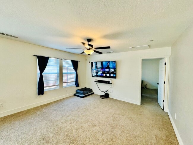 Photo - Beautiful 4 Bedroom 2 Bath Home with SOLAR...