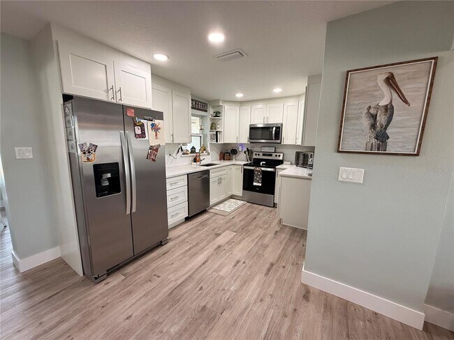 Photo - 360 Palm Cir