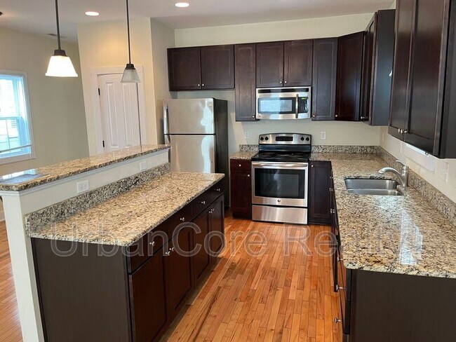 Photo - 3508 E Clay St Unidad A