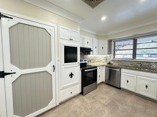 Photo - GORGEOUS 4/3 BROADMOOR HOME-UPDATED-MUST SEE!