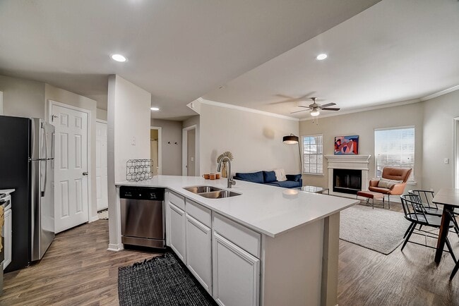 Building Photo - La Mirage Rental