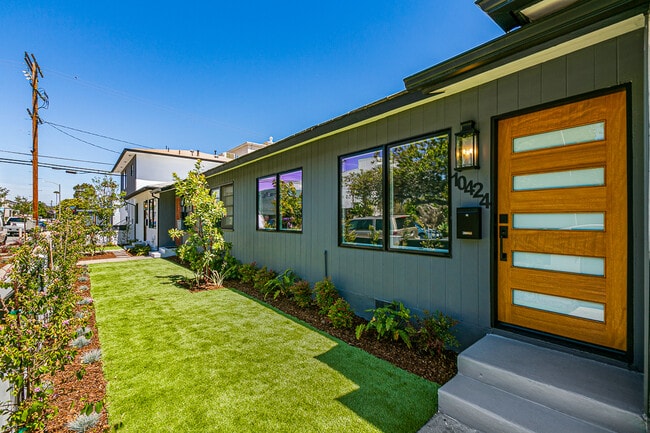 Photo - 10418 Regent St