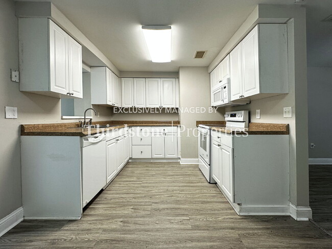 Photo - 455 W Clermont Dr