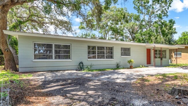 Building Photo - FANTASTIC 3BR/2BA HOME IN LAKEWOOD ESTATES!