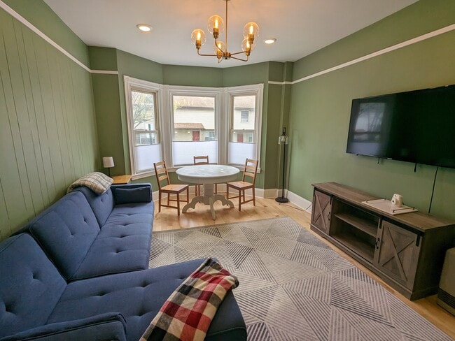 Building Photo - 241 Spring St Unit 1F