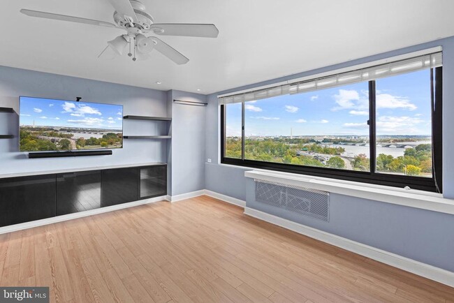 Building Photo - 1021 Arlington Blvd Unit 1131