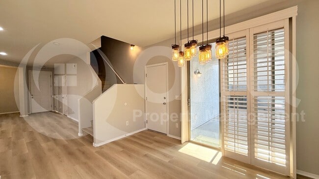 Photo - 1184 E Boston St