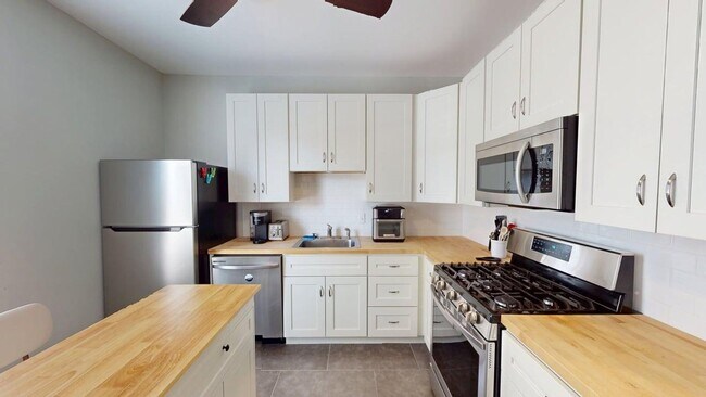 Building Photo - 2309 Thurman Ave Unit 2309A Thurman Ave