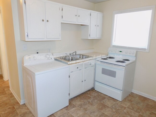 Photo - 903 E Bragg St