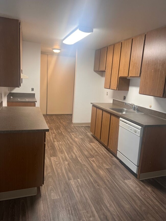 Lakeview Court Apartments