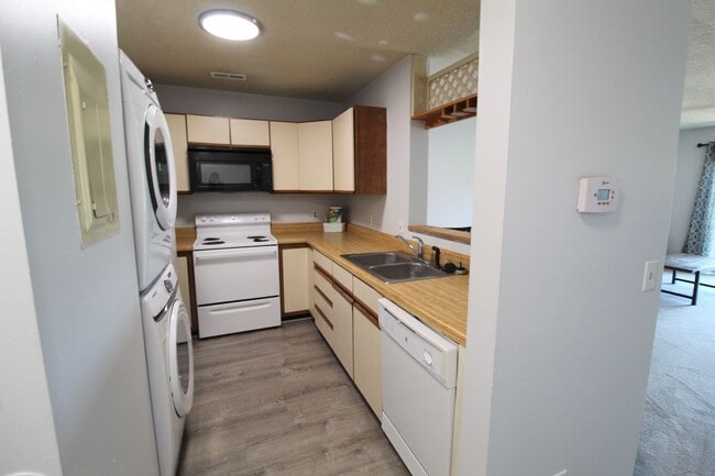 1372I Hunters Rd