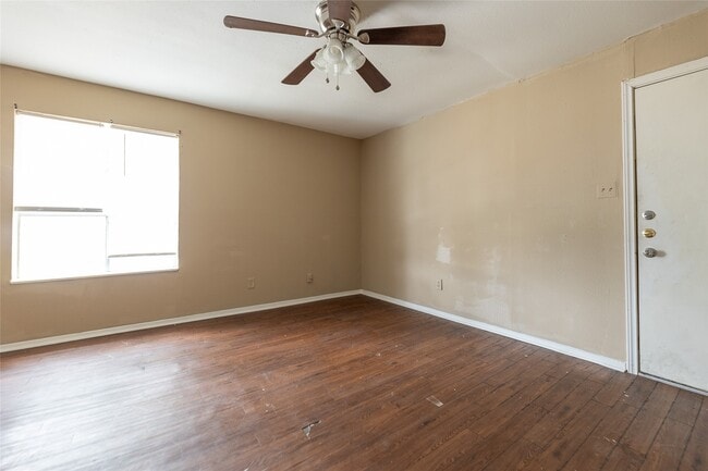 Photo - 2708 Evergreen Cir Unit False