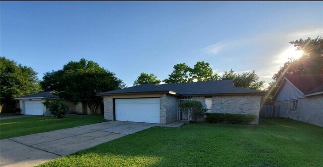 Photo - 8715 Yvonne Dr