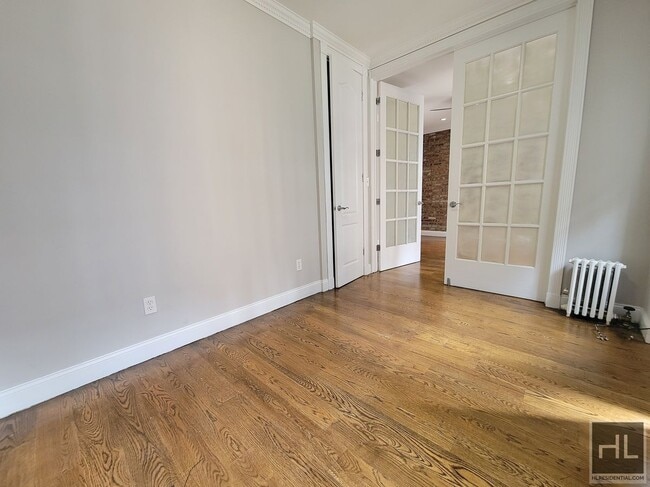 Photo - E 18TH ST. Unidad 3D