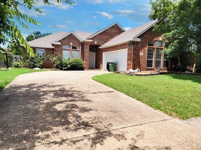 Building Photo - 613 Deercreek Ln