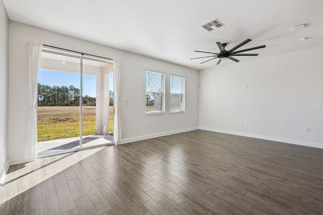 Photo - Spacious 3-Bedroom, 2.5 Baths Townhouse Retreat in Prime Orlando Location!