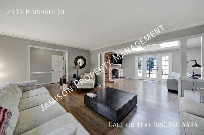 2913 Hinsdale St