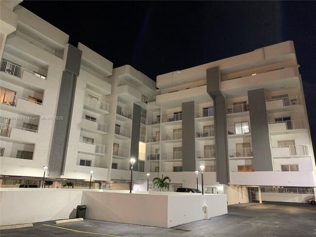 Photo - 395 NE 21st St Unit 605