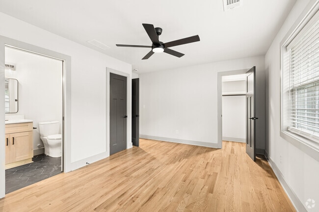D9 - 2BR, 2.5BA - 977SF - Primary Bedroom