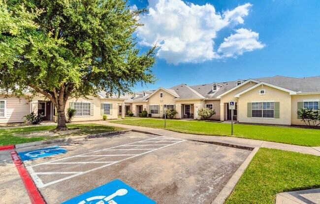 Shady Creek Apartments For Rent in Baytown, TX