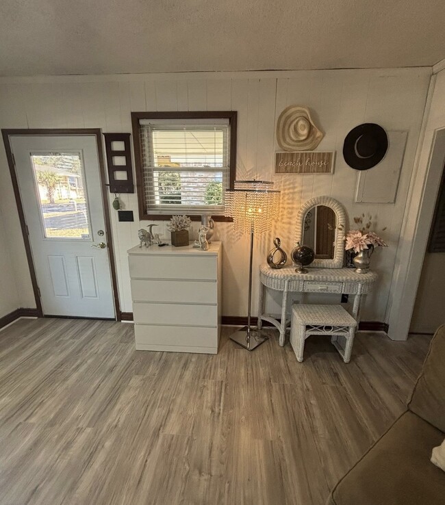 Photo - 6873 Foxchase Cir