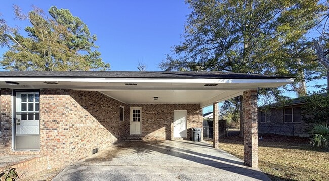 Building Photo - 4112 Oak Dr