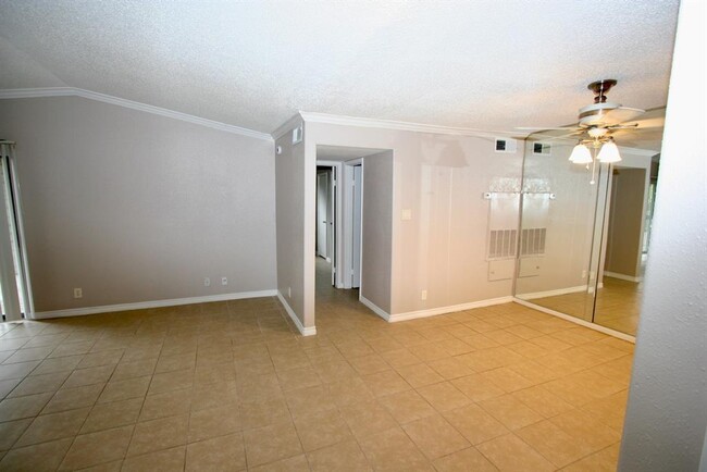 Photo - 17401 Red Oak Dr Unidad 102 Rental