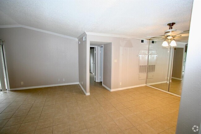 Building Photo - 17401 Red Oak Dr Unit 102 Rental