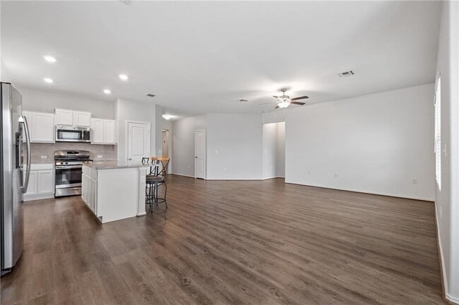 7405 Spring Ray Dr