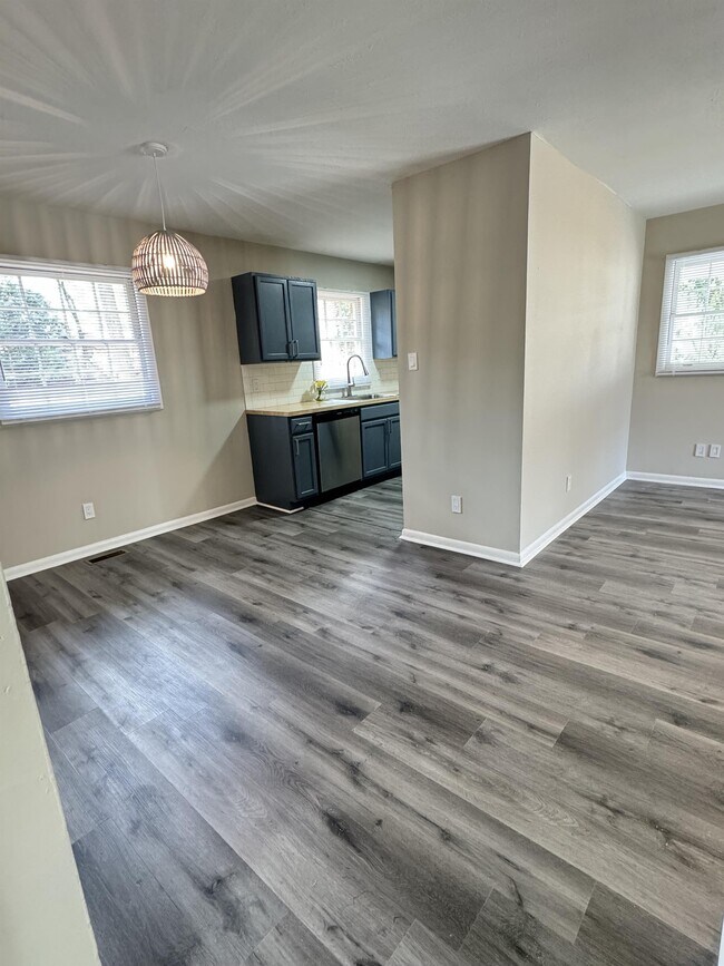 Photo - 824 Stoneykirk Dr