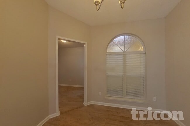 Photo - 10819 Grand Central Pl N
