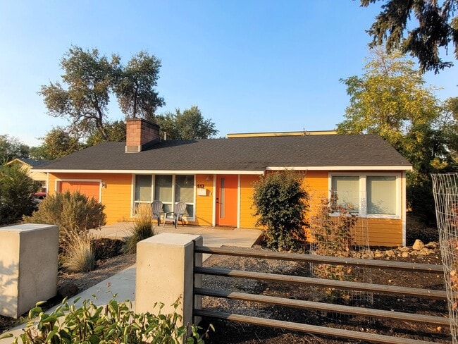 Photo - Charming Single-level Home, Fully Furnished + WIFI. Convenient NE Location! Pilot Butte, Downtown.