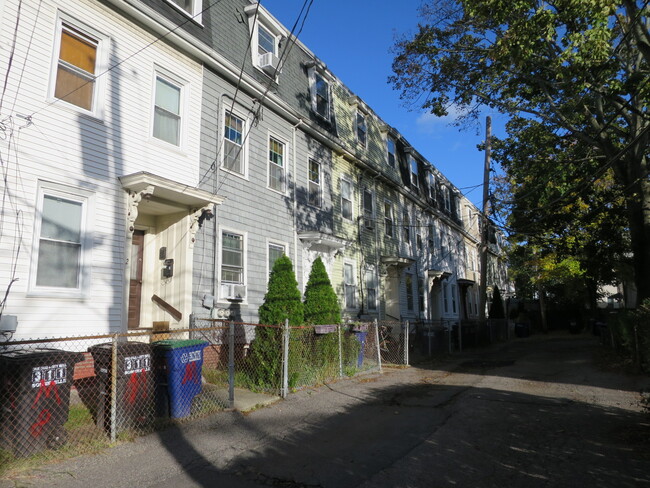 Photo - 8 Evergreen Sq Apartments Unit 1
