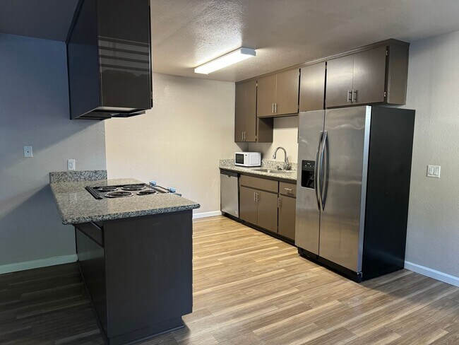 Photo - 848 W 1st Street