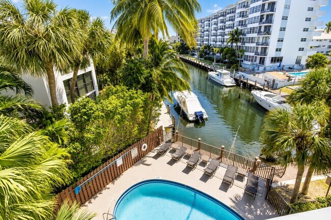 Photo - 4800 Bayview Dr Unit 306
