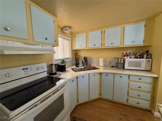 Photo - 551 Piltz Rd