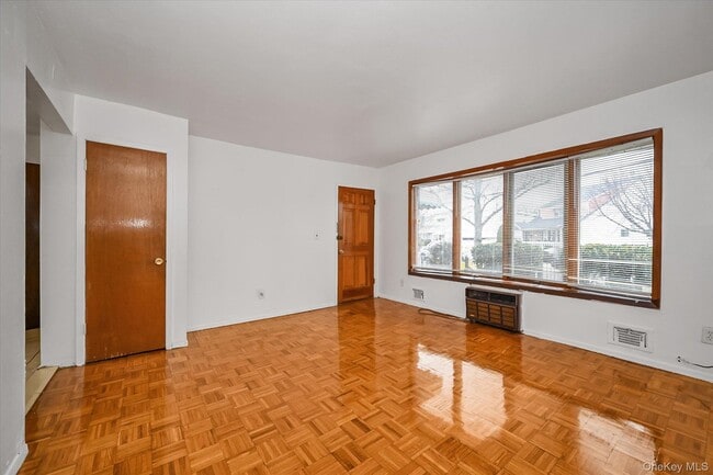 Photo - 130-20 142nd St