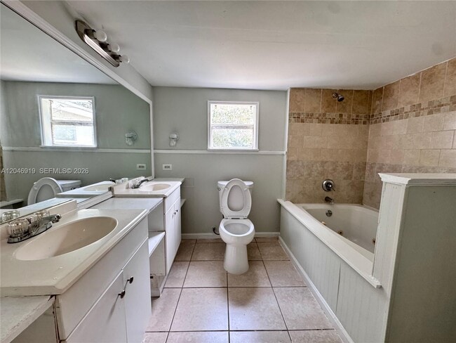 Photo - 1801 NE 50th St