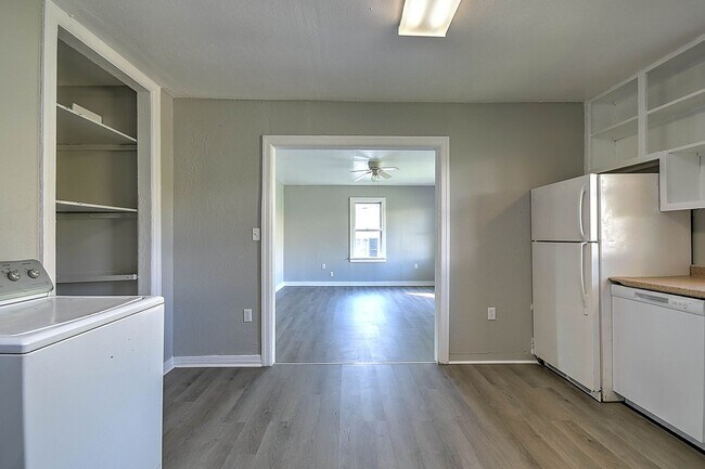 Photo - 304 N Hardin St