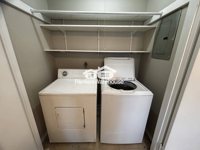 Photo - 922 E Railroad Ave